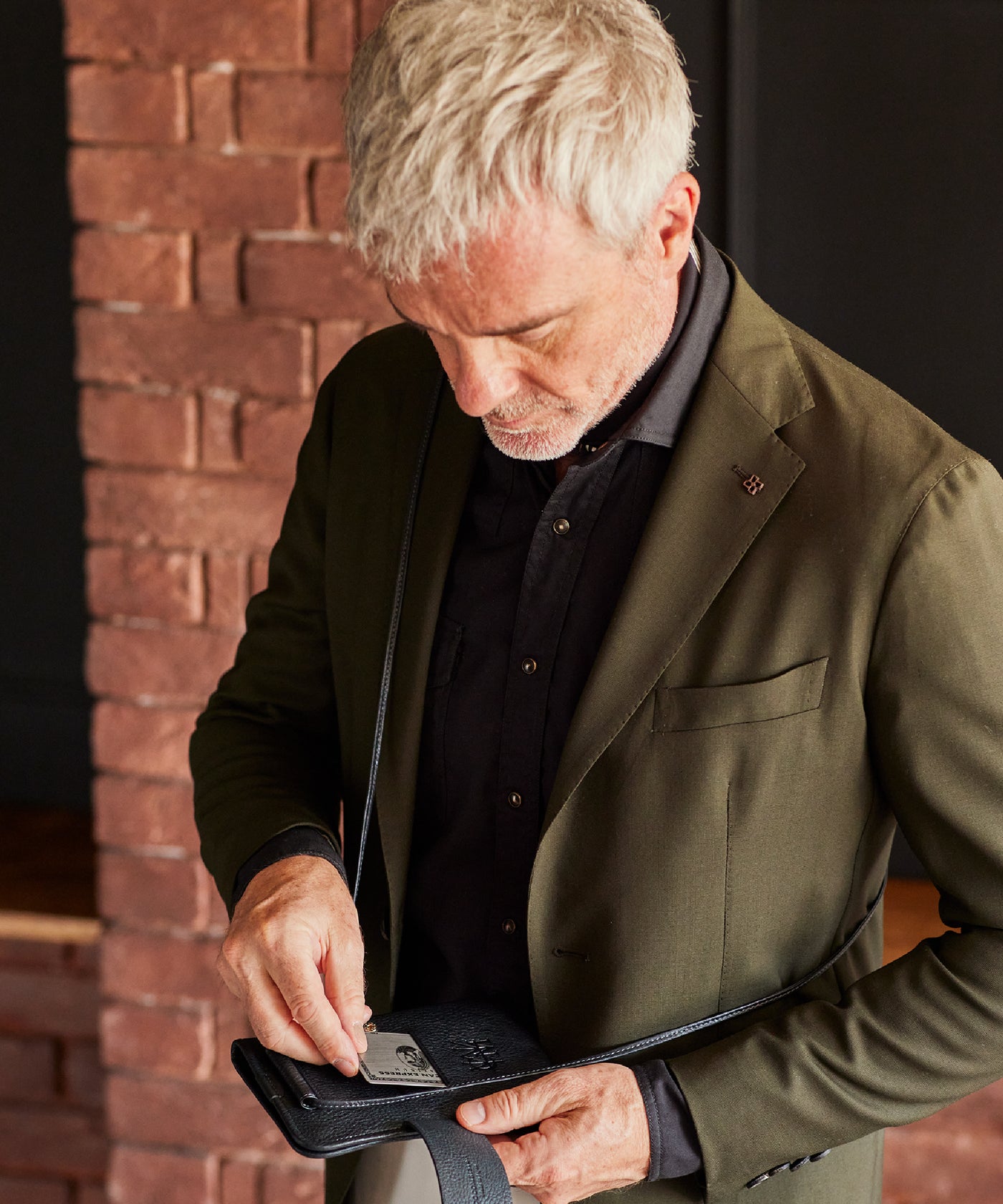 ダーリントン スマホショルダー styling image 4
